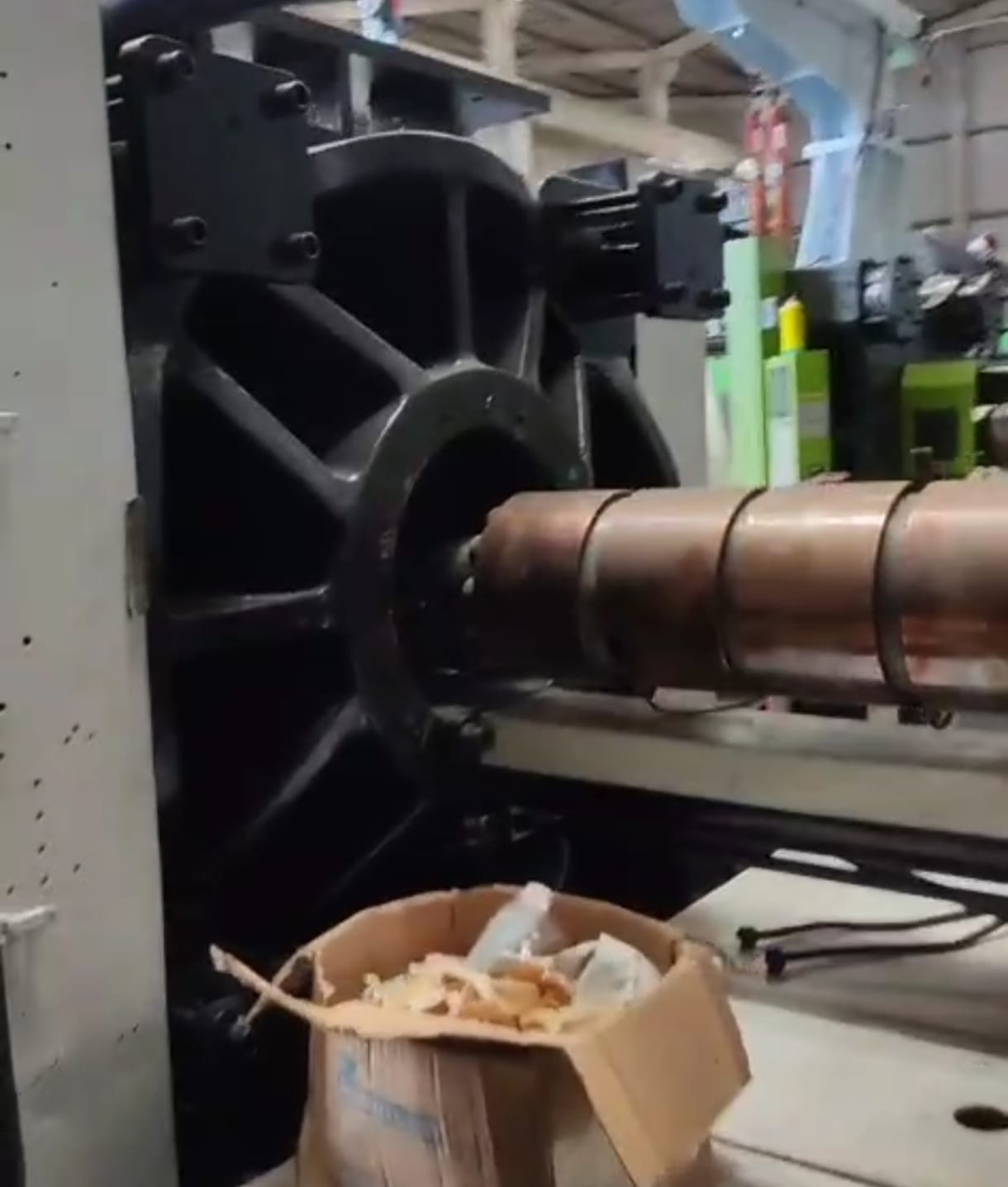 Injetora Chen Hsong 468 ton